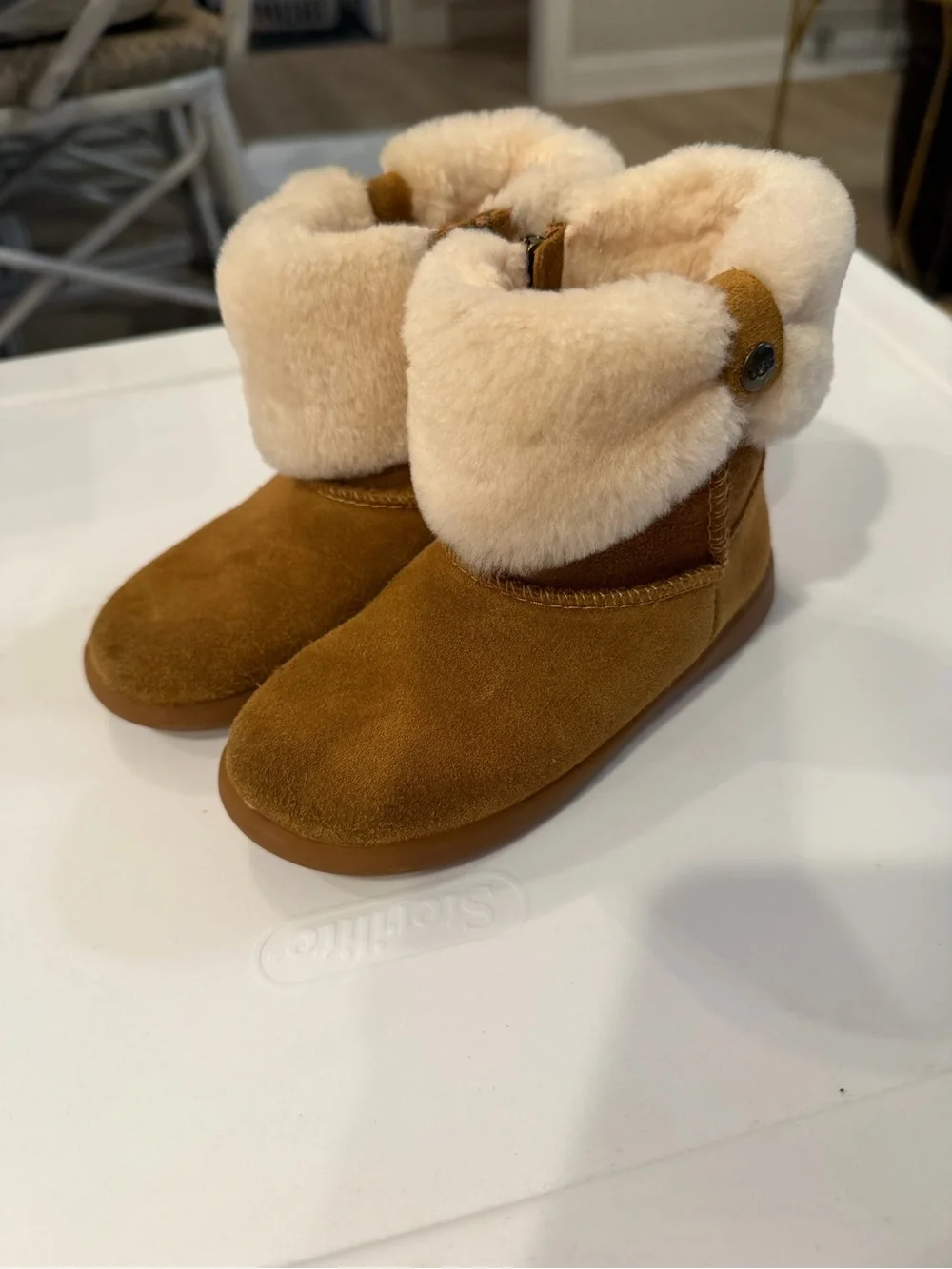 Little girls size 9 suede fur UGG boots